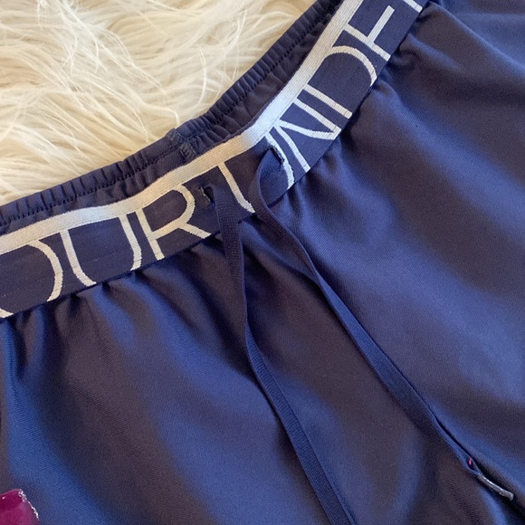 UNDER ARMOUR shorts - Picture 2 of 9